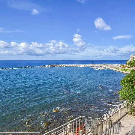 3 Bedroom Beautiful In Holiday home